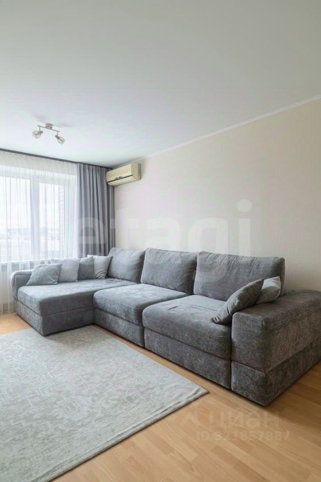 Продажа 3-комн квартиры на вторичном рынке улица Савушкина, 117к2