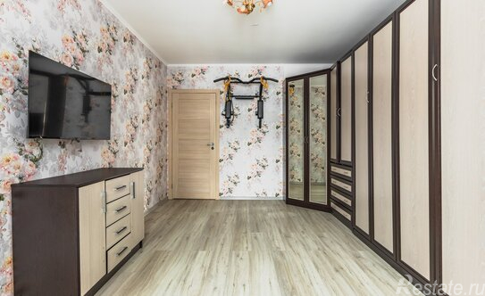 Продажа 2-комн квартиры на вторичном рынке Новогорелово, ул Современников,  д. 13,  к. 1