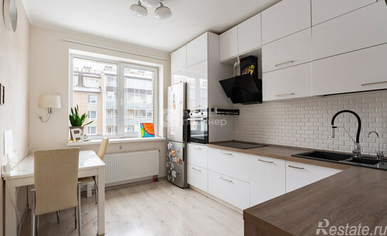 Продажа 3-комн квартиры на вторичном рынке Шушары п, Переведенская (Пулковское) ул,  д. 4,  к. 1 стр 1