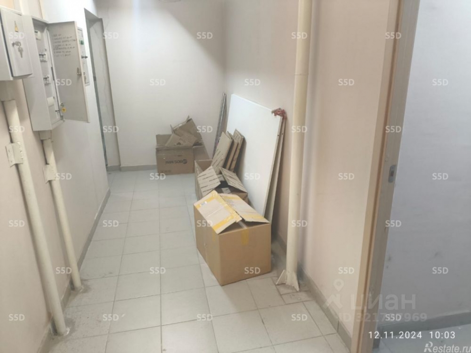 Продажа торгового помещения пр-кт Защитников Москвы,  д. 5