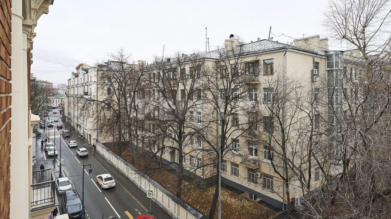 Продажа 5-комн квартиры на вторичном рынке Большой Левшинский переулок, 11