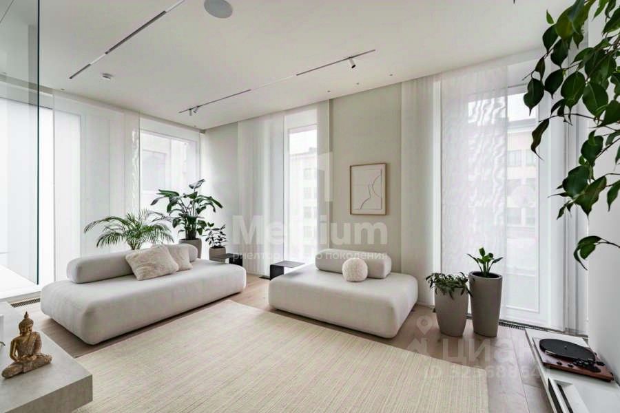 Продажа 2-комн квартиры на вторичном рынке Славянская площадь, 2/5с1