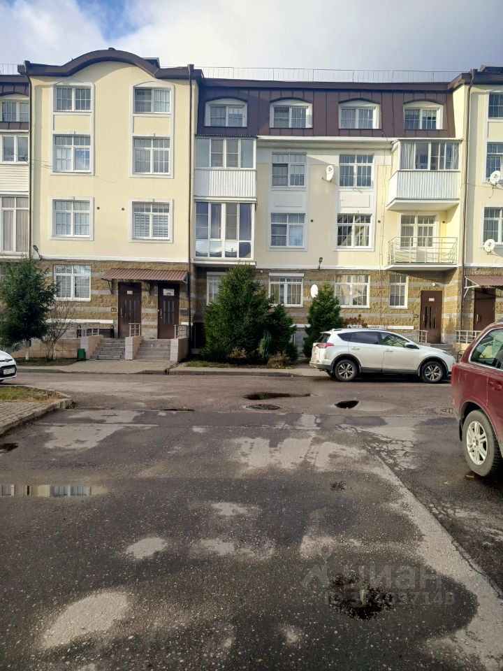 Продажа 2-комн квартиры на вторичном рынке пос. Стрельна, Санкт-Петербургское шоссе, 108