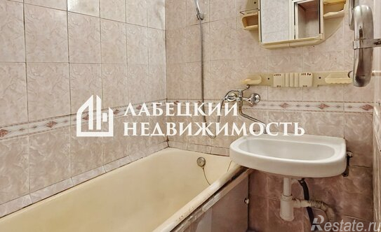Продажа 2-комн квартиры на вторичном рынке Ветеранов пр-кт,  д. 3 к3