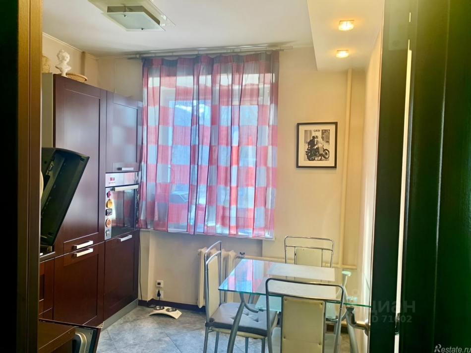 Продажа 2-комн квартиры на вторичном рынке улица Чистова,  д. 5