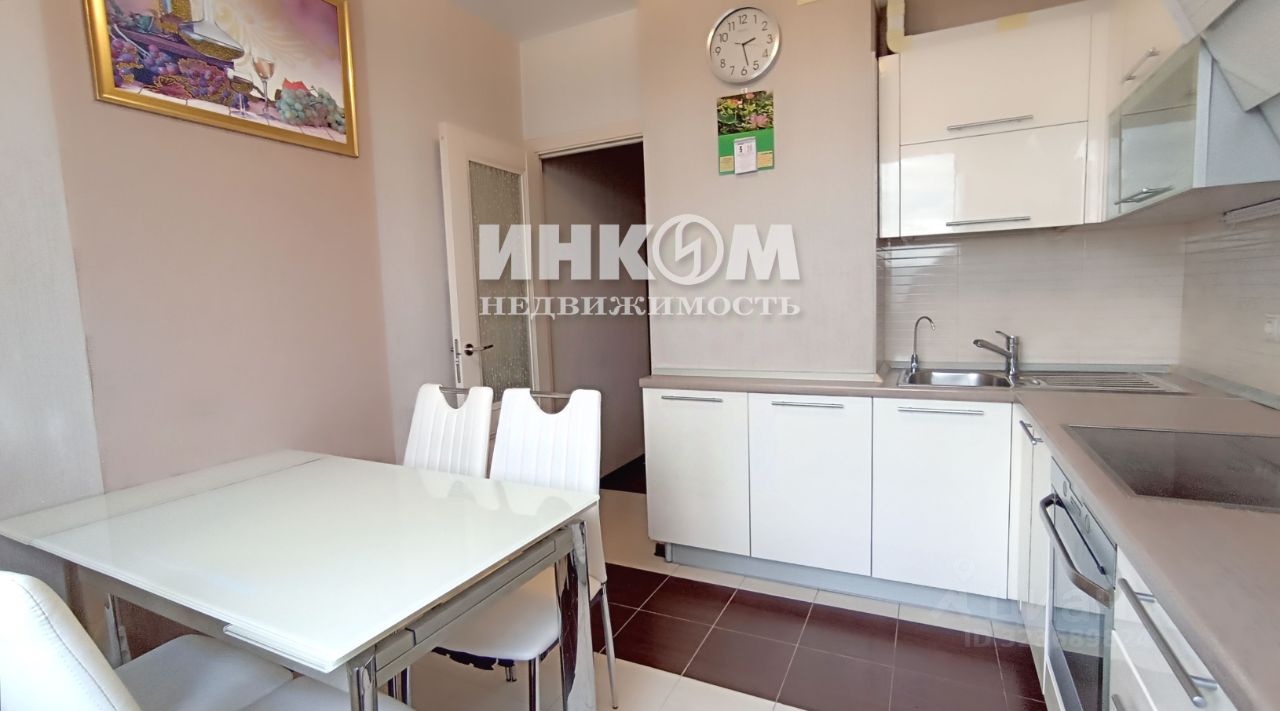 Продажа 2-комн квартиры на вторичном рынке улица Крылатские Холмы, 1