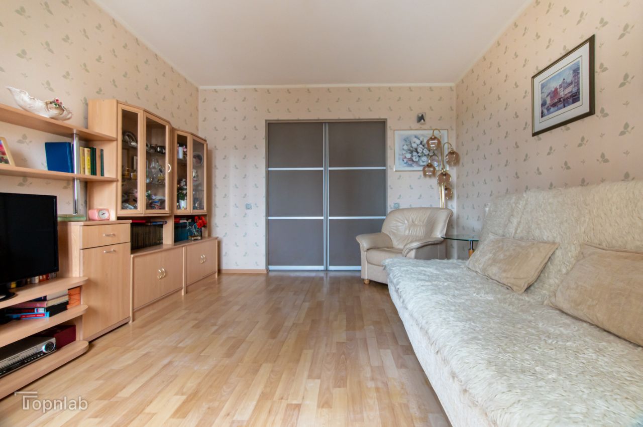 Продажа 2-комн квартиры на вторичном рынке Серебристый бульвар, 21