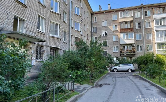 Продажа 3-комн квартиры на вторичном рынке Дибуновская улица,  д. 69