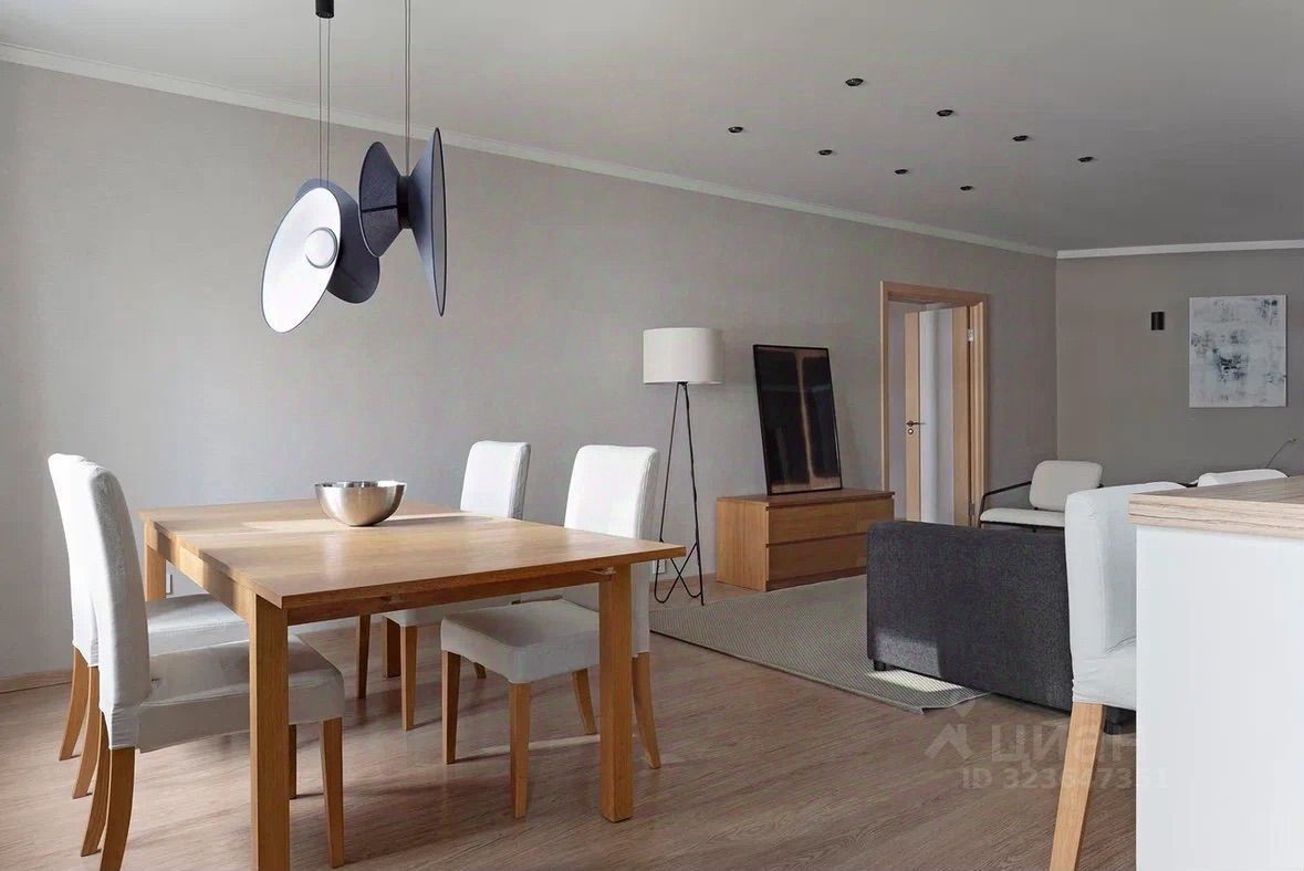 Продажа 2-комн квартиры на вторичном рынке улица Беринга, 27к1