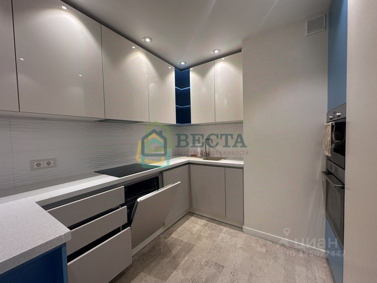 Продажа 2-комн квартиры на вторичном рынке улица Вадима Шефнера, 10к2