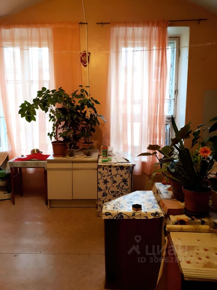 Продажа 6-комн квартиры на вторичном рынке Театральная площадь, 16