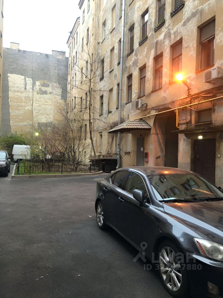 Продажа 4-комн квартиры на вторичном рынке улица Марата, 39
