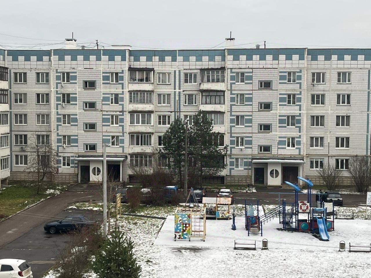 Продажа 3-комн квартиры на вторичном рынке Запрудня пгт, улица Ленина,  д. 27
