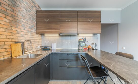 Продажа 3-комн квартиры на вторичном рынке Тарутинская улица,  д. 1