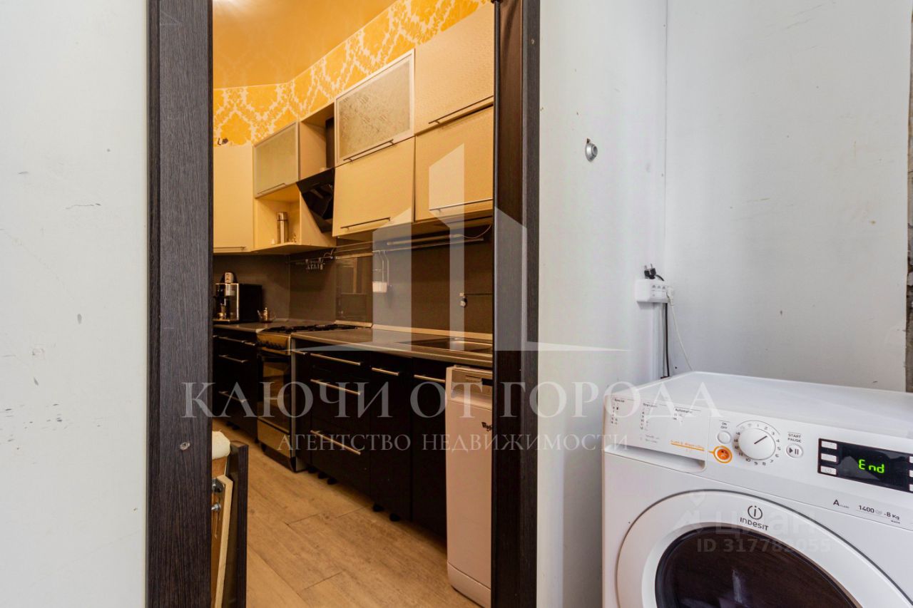 Продажа 3-комн квартиры на вторичном рынке 15-я Васильевского острова линия, 34