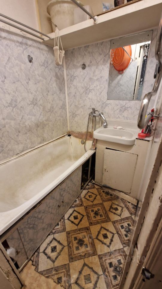 Продажа 2-комн квартиры на вторичном рынке Лобня, улица Ленина,  д. 1