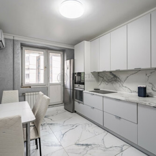 3-комн квартира улица Гришина,  д. 2 к1