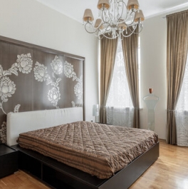 Продажа 3-комн квартиры на вторичном рынке улица Петровка,  д. 28