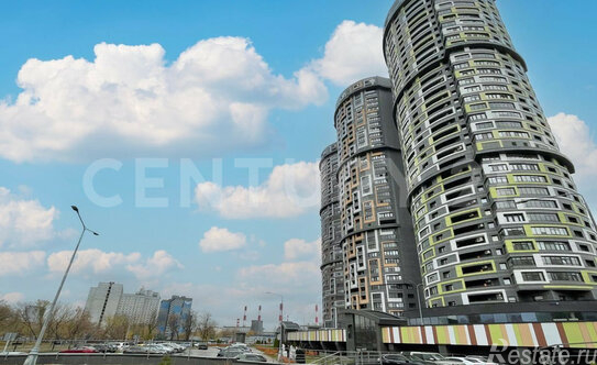 Продажа 3-комн квартиры на вторичном рынке 60-летия Октября пр-кт,  д. 17