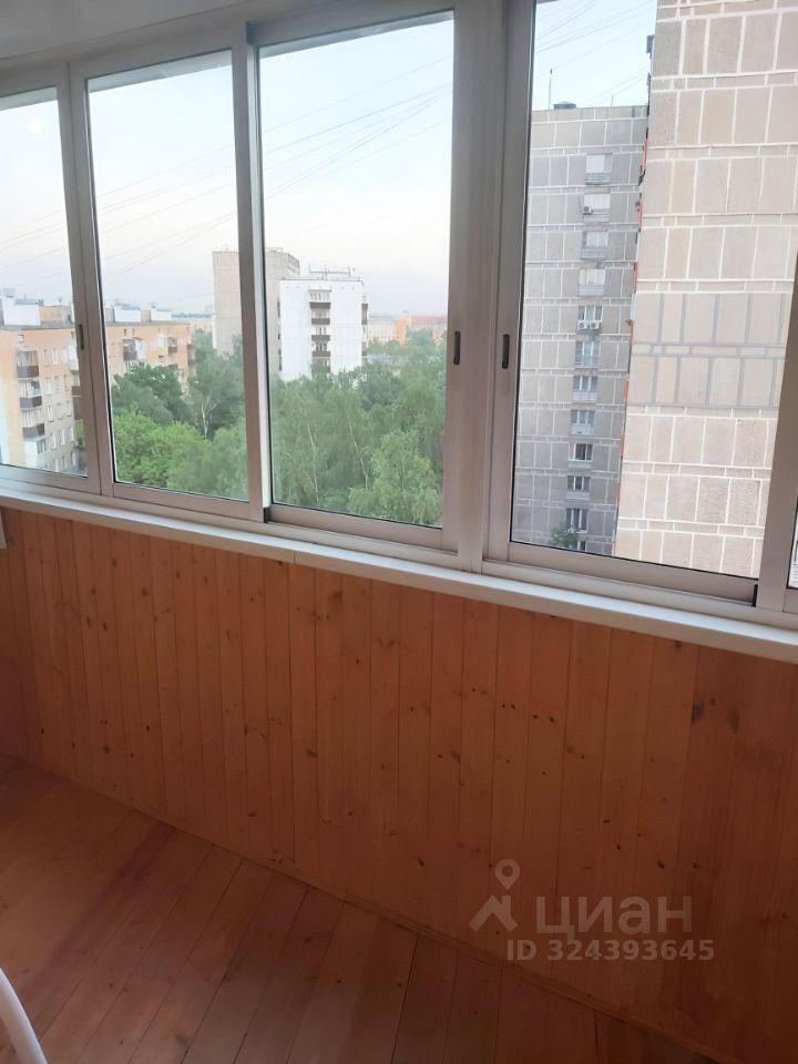 Аренда 3-комн квартиры на вторичном рынке Малахитовая улица,  д. 17