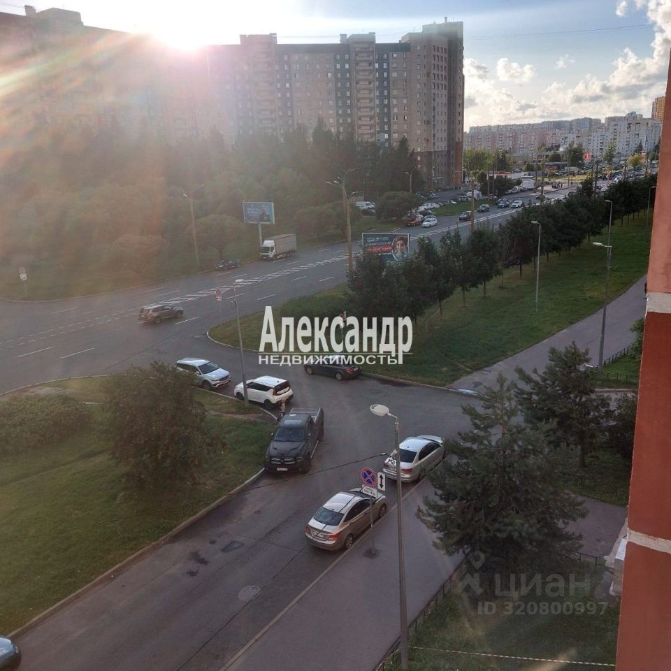 Продажа 3-комн квартиры на вторичном рынке Комендантский проспект, 35К1