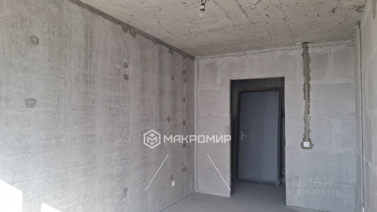 Продажа 2-комн квартиры на вторичном рынке Имени Свердлова пгт, проезд Западный, 14