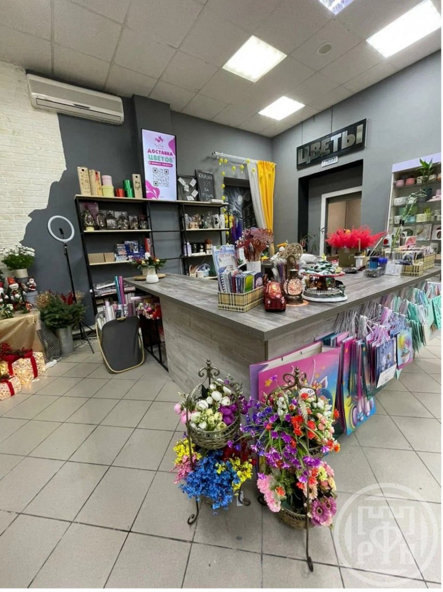 Продажа торгового помещения Петергоф г., Санкт-Петербургский просп.,  д. 60