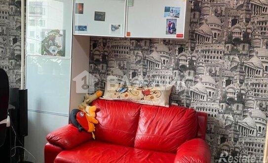 Продажа 3-комн квартиры на вторичном рынке улица Маршала Савицкого,  д. 28