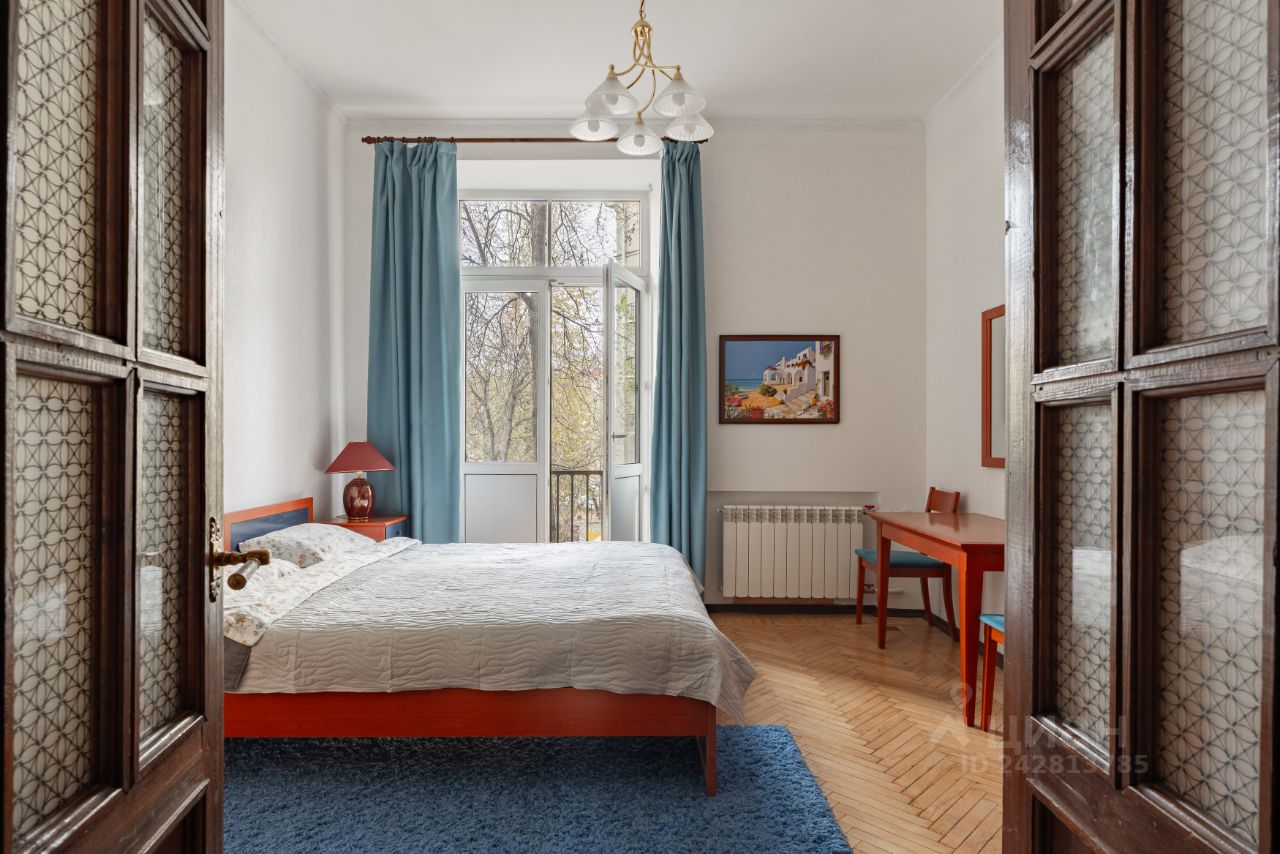 Аренда 3-комн квартиры на вторичном рынке Суворовский проспект, 56