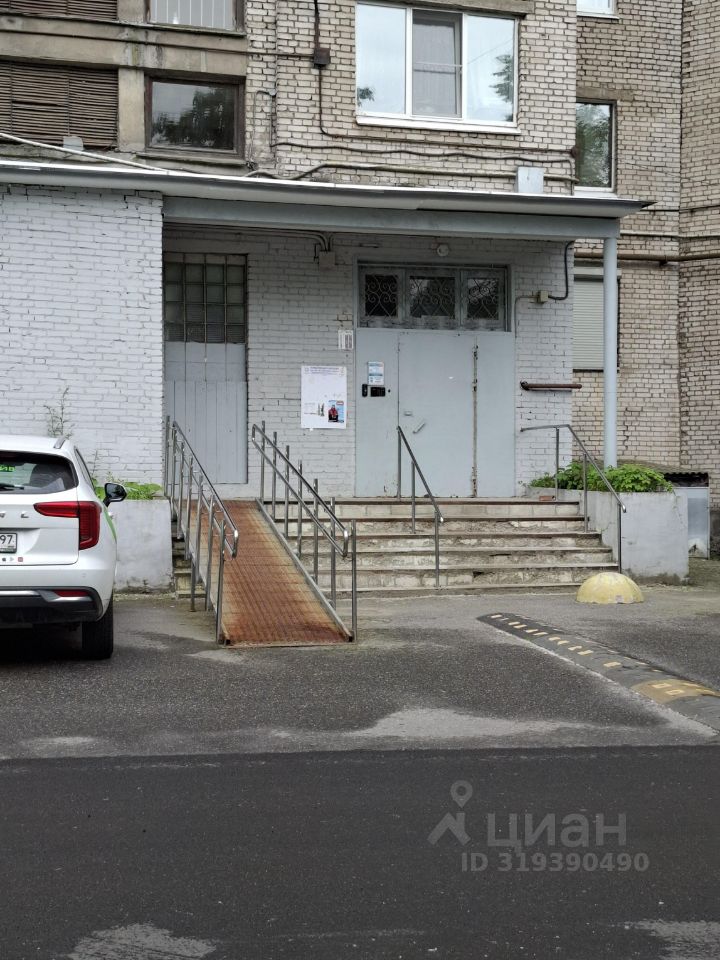 Продажа 3-комн квартиры на вторичном рынке проспект Маршала Блюхера, 14