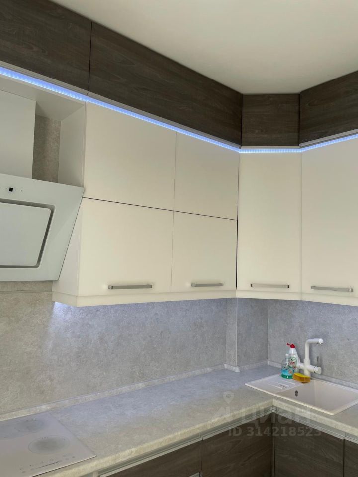 Продажа 3-комн квартиры на вторичном рынке улица Савушкина, 13