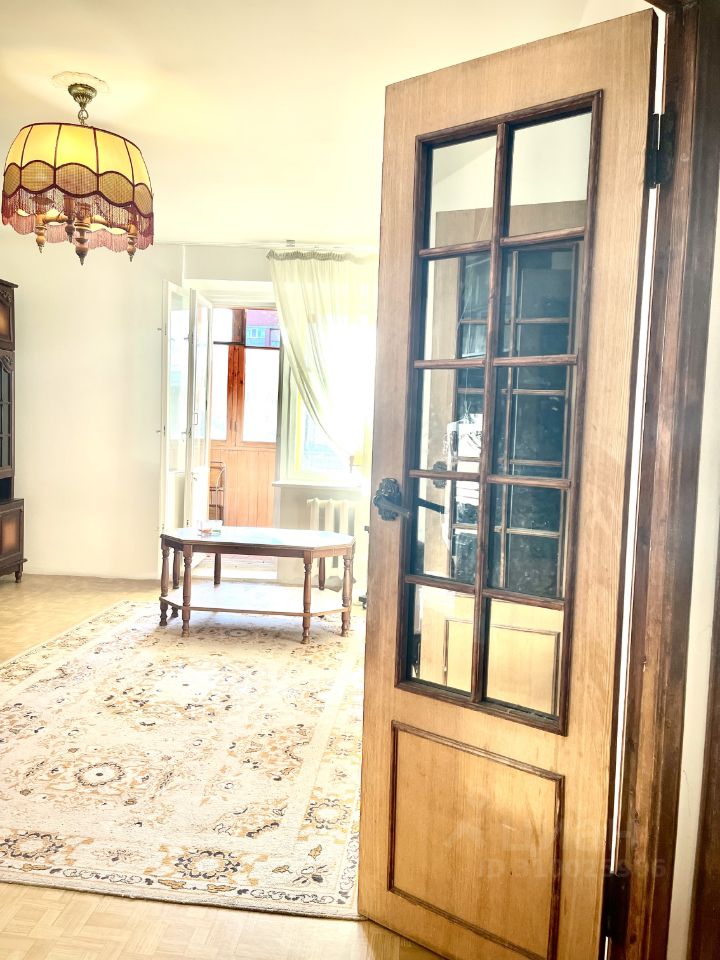 Продажа 3-комн квартиры на вторичном рынке Долгоозерная улица, 1