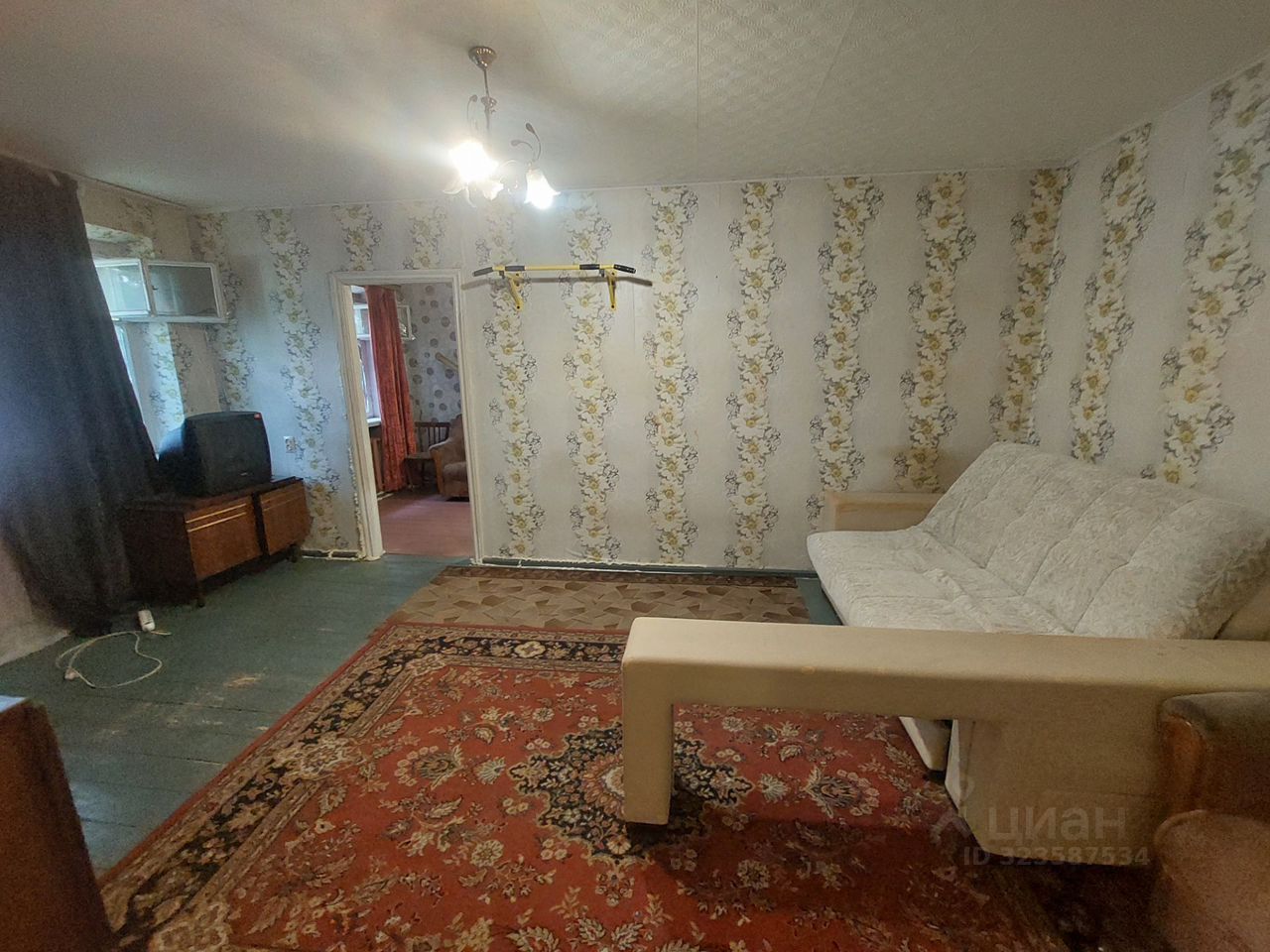 Продажа 2-комн квартиры на вторичном рынке Луга, проспект Кирова, 19