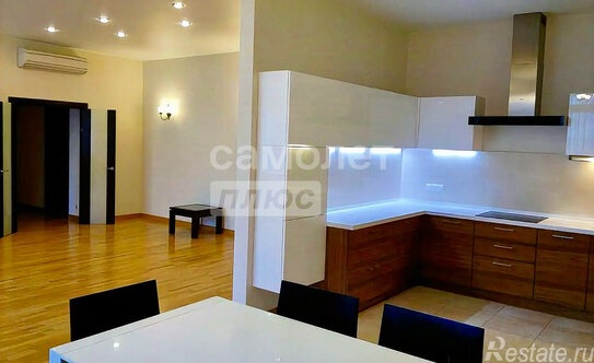 Продажа 4-комн квартиры на вторичном рынке улица Шумкина