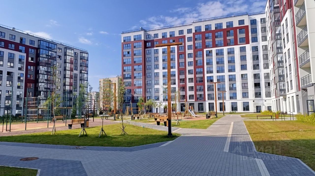 Продажа 2-комн квартиры на вторичном рынке пос. Янино-1, бульвар Цветной, 10к2