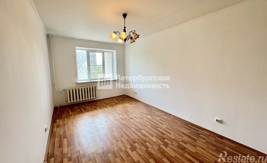 Продажа 2-комн квартиры на вторичном рынке Шлиссельбургский пр-кт,  д. 24 к1