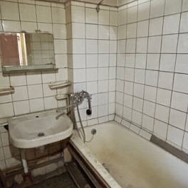 Продажа 2-комн квартиры на вторичном рынке улица Бажова,  д. 4