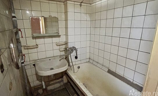 Продажа 2-комн квартиры на вторичном рынке улица Бажова,  д. 4