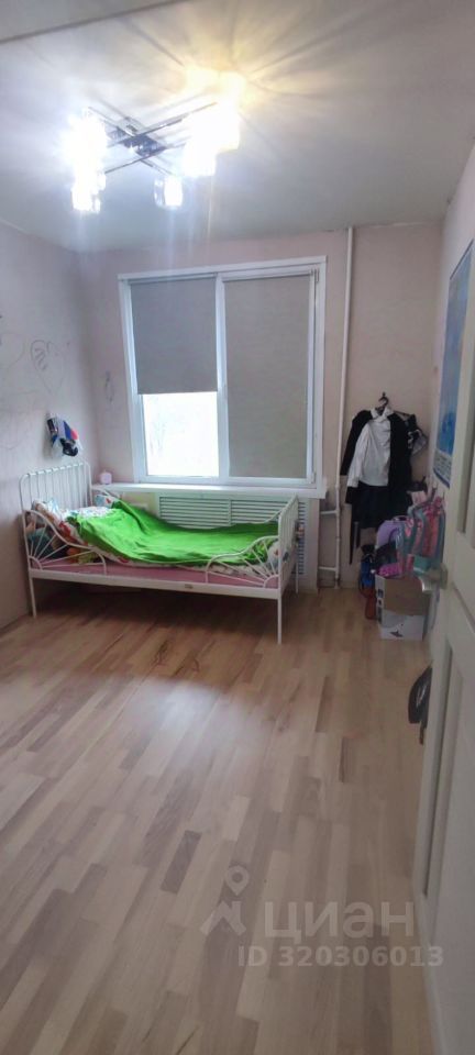 Продажа 4-комн квартиры на вторичном рынке Кингисепп, Октябрьская улица, 12