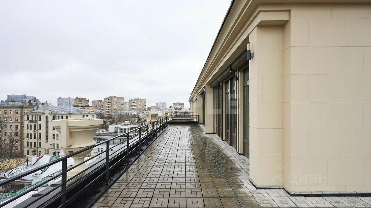 Продажа 5-комн квартиры на вторичном рынке Большой Левшинский переулок, 11