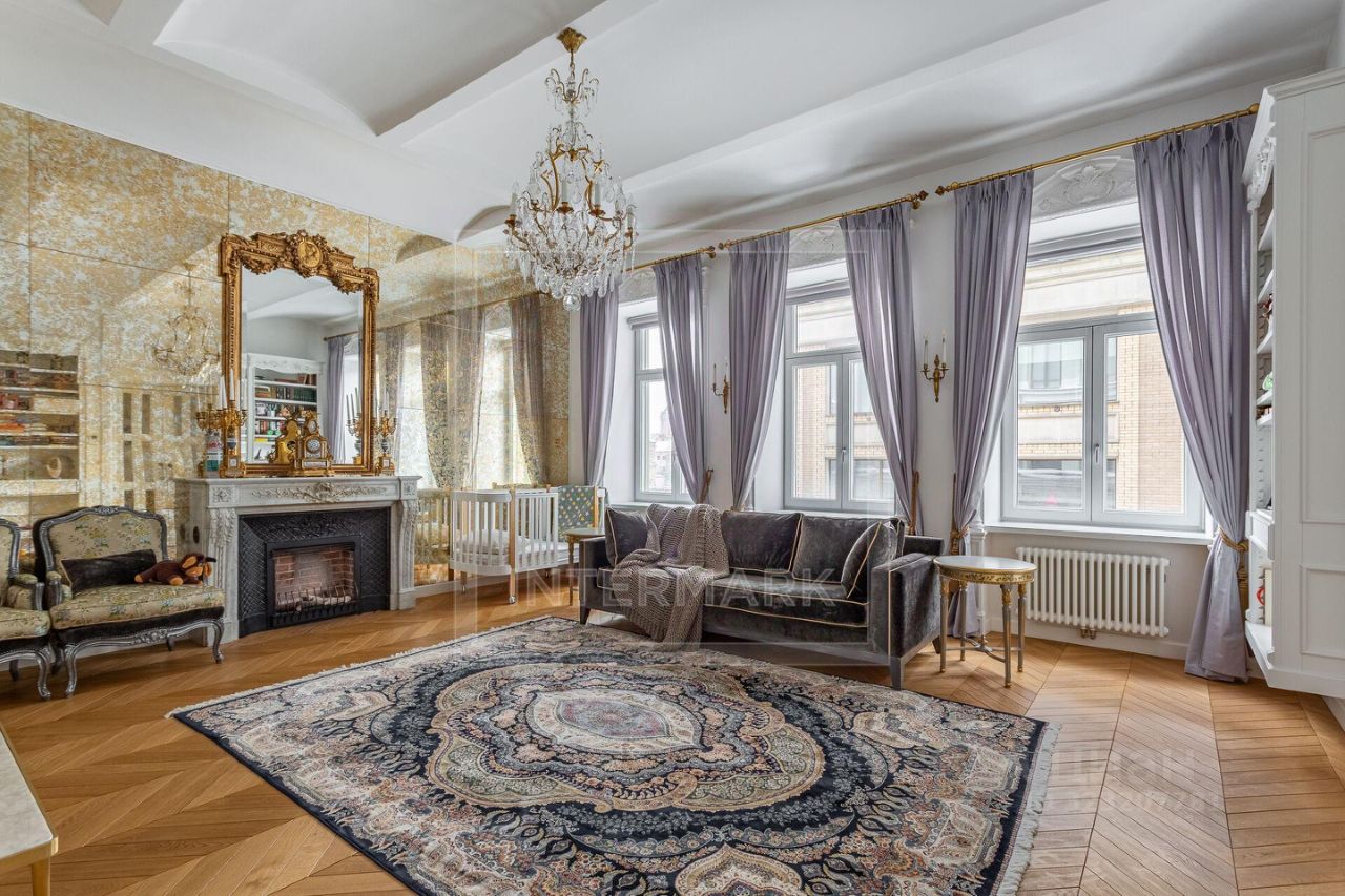 Продажа 2-комн квартиры на вторичном рынке Никольская улица, 10/2С2б