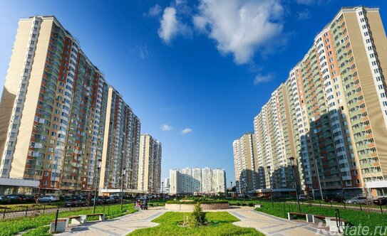 Продажа 2-комн квартиры на вторичном рынке Железнодорожный, улица Андрея Белого,  д. 6