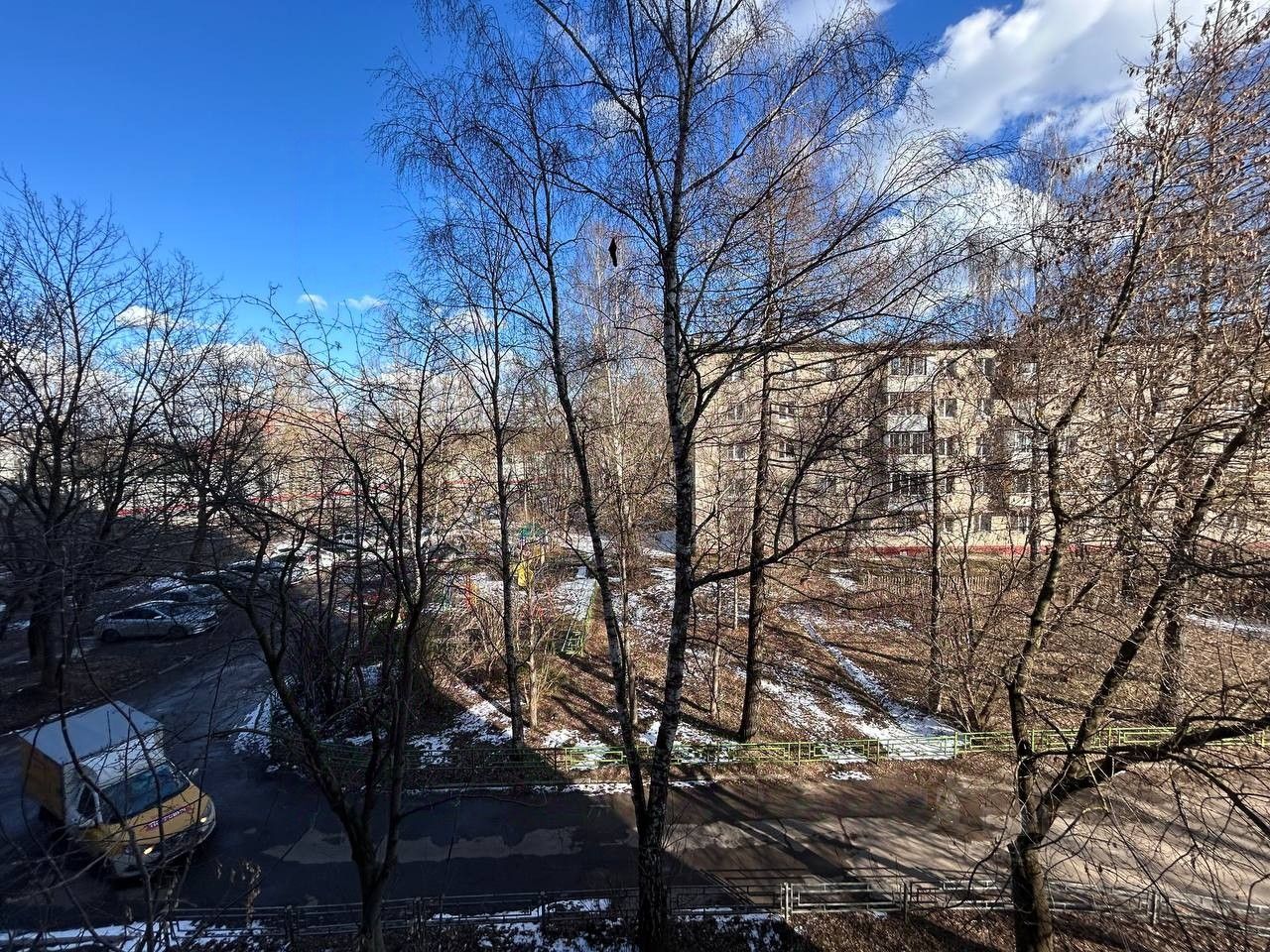 Продажа 2-комн квартиры на вторичном рынке Нахабино пгт, улица Институтская, 4