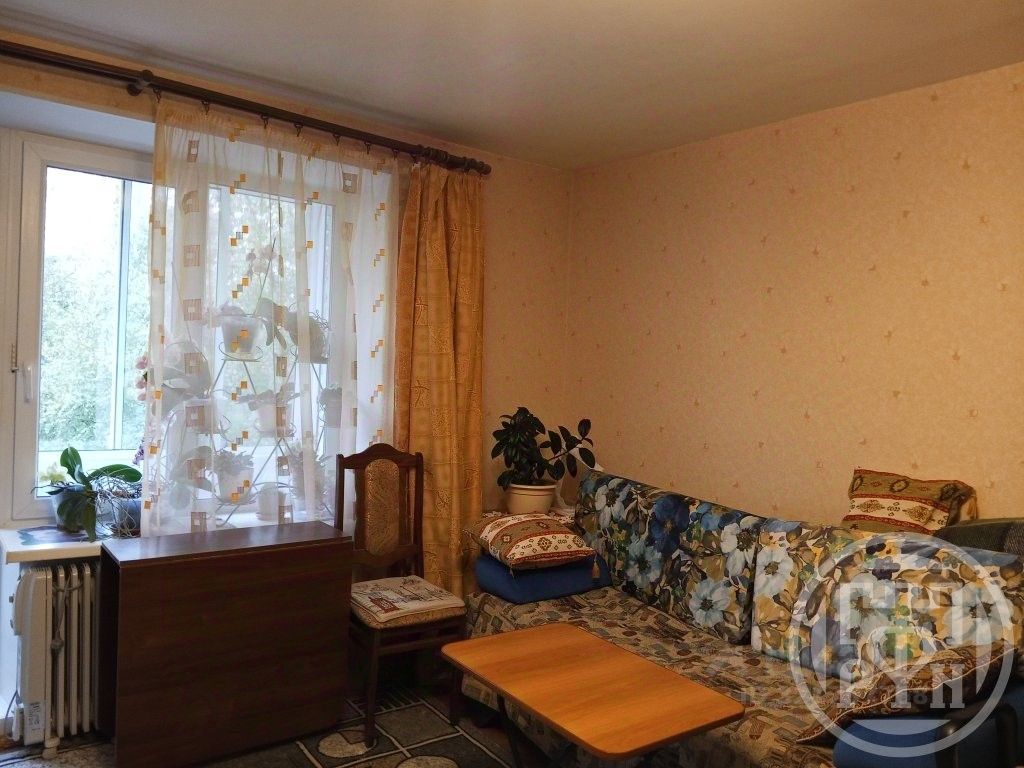 Продажа 2-комн квартиры на вторичном рынке Петергоф, Разводная улица, 37