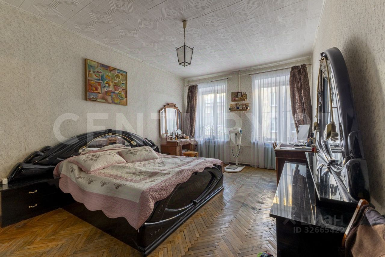 Продажа 4-комн квартиры на вторичном рынке Псковская улица, 30-32