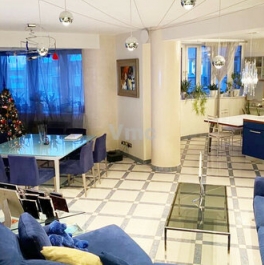 Аренда 4-комн квартиры на вторичном рынке Зоологическая улица,  д. 2