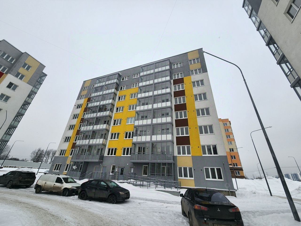 Продажа 2-комн квартиры на вторичном рынке д. Янино-2, улица Рябиновая, 8к3