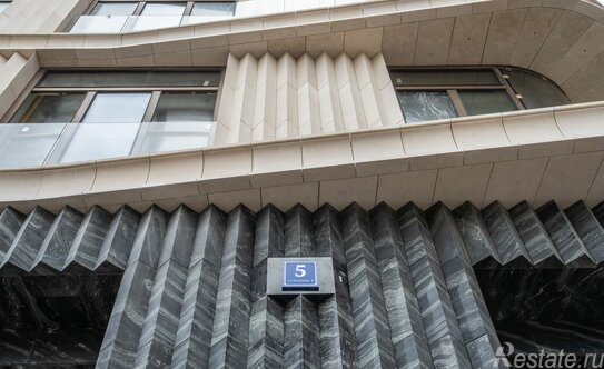 Продажа 3-комн квартиры на вторичном рынке Толмачевский Б. пер,  д. 5 к1