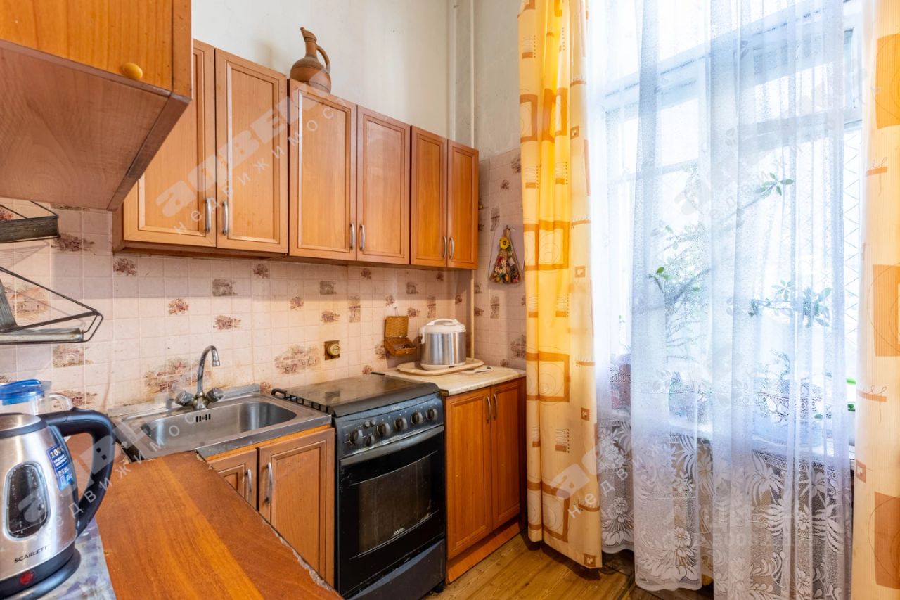 Продажа 2-комн квартиры на вторичном рынке Батайский переулок, 10