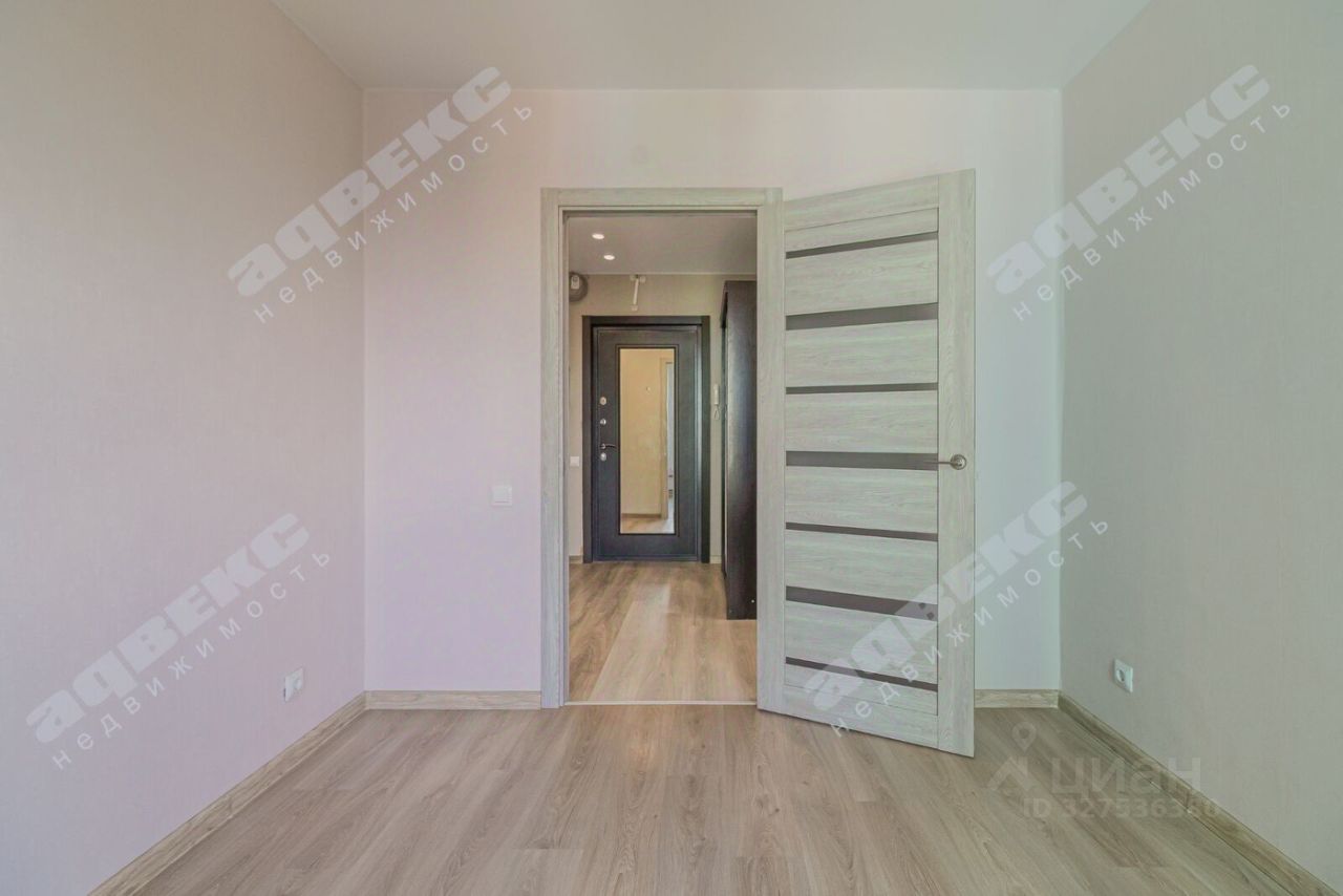 Продажа 3-комн квартиры на вторичном рынке Мурино, улица Шоссе в Лаврики, 67